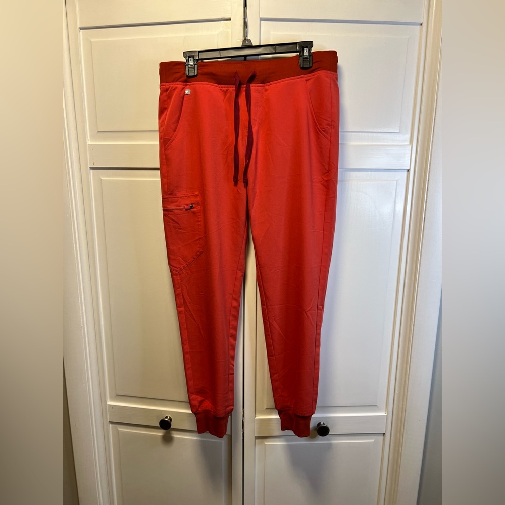 Figs Women’s Zamora Jogger Scrub Pants Size Women’s Medium Color Fiery Coral